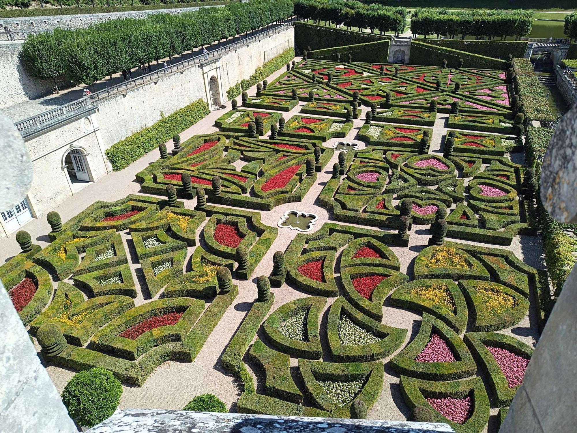 Une Maison, Un Jardin Berthenay Exteriér fotografie